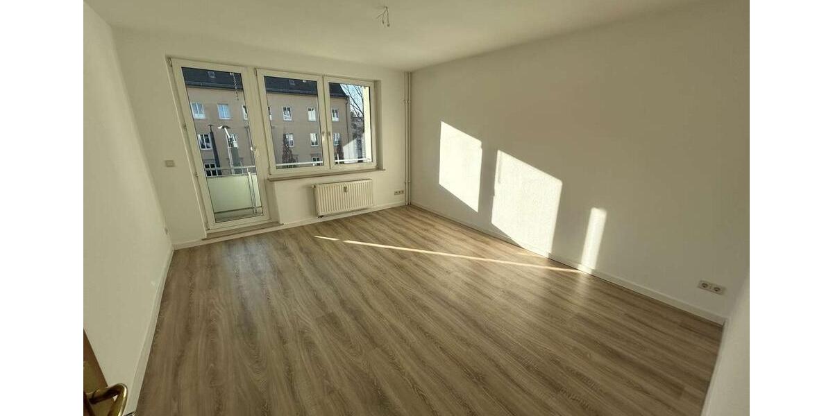 Etagenwohnung Chemnitz - 3 Zimmer, 60 m&sup2;, 350&euro; | Angebot:25635704