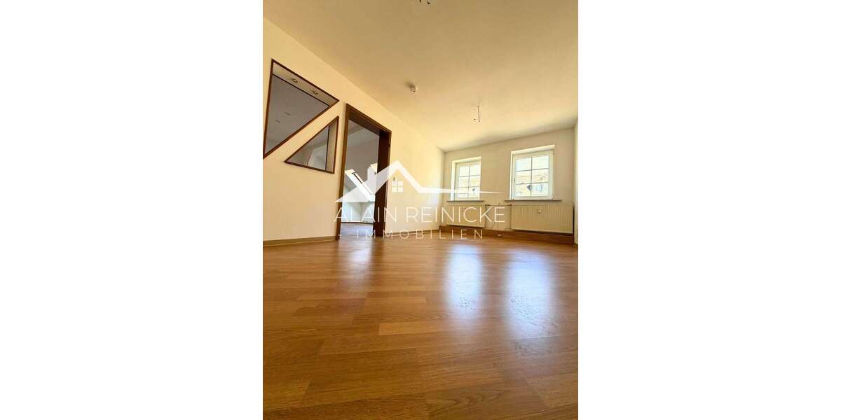 Wohnzimmer mit Blick in Küche